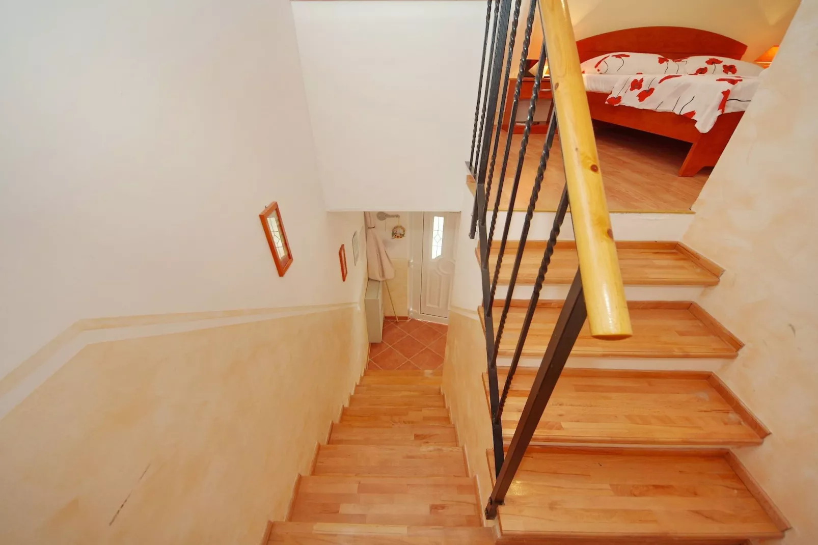 Seafront Apartments Deveron - Studio Apartment with Balcony and Sea View (Jelsa)-Stairs