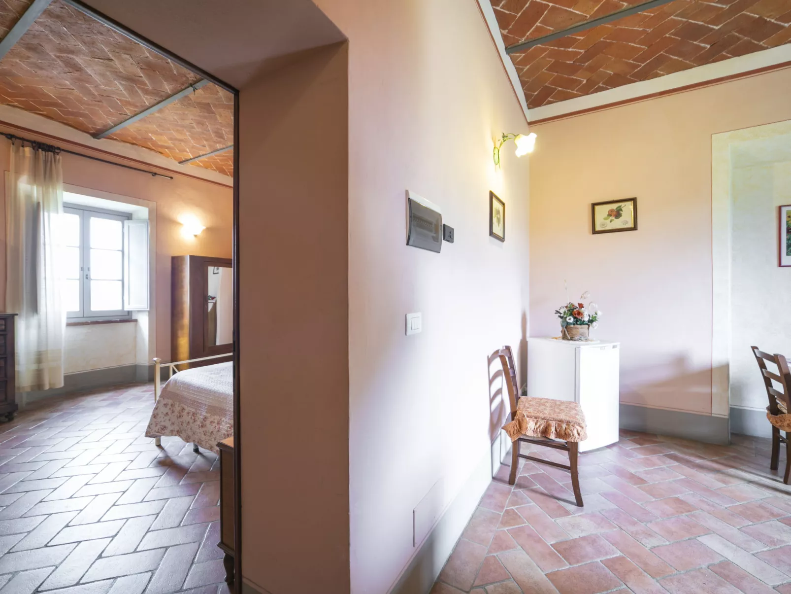 Le Rondini-Inside