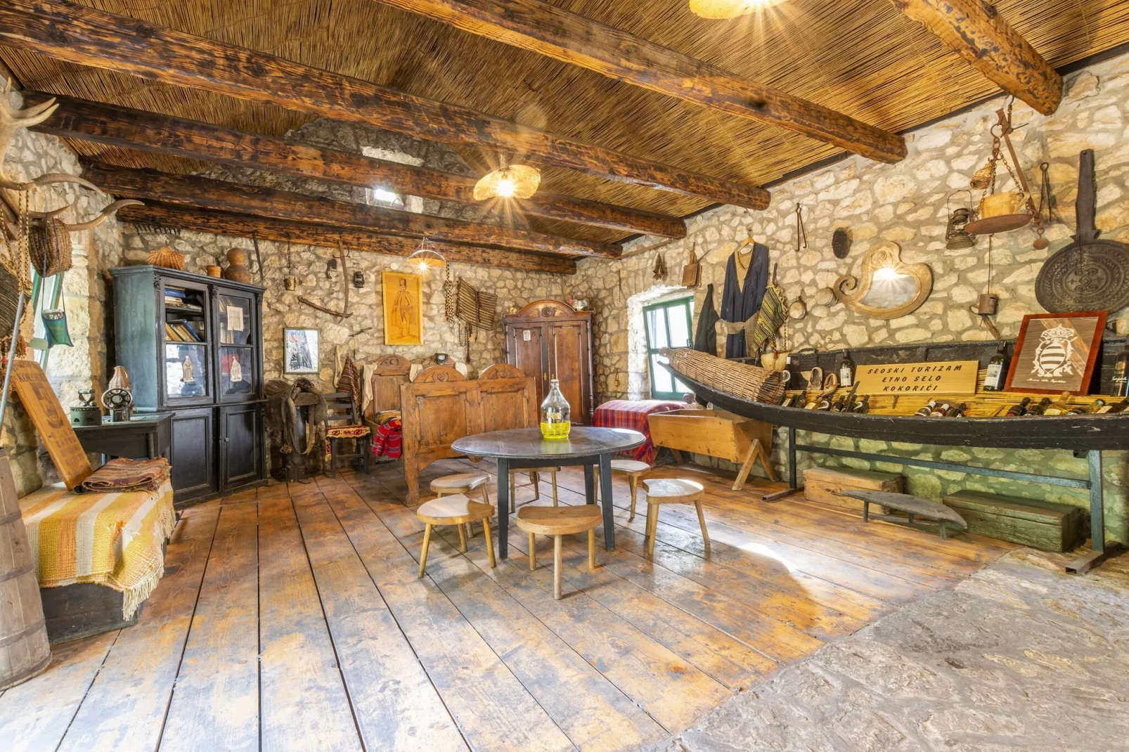 Rustical Resort Kokorići with Shared Outdoor Swimming Pool - One Bedroom Apartment with Terrace-Schlafzimmer