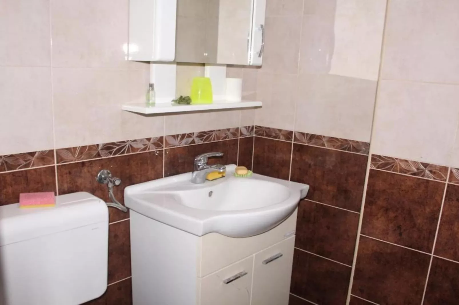 City & Sea Escape – A Perfect Stay in Herceg Novi - Two Bedroom Apartment with Seaview-Salle de bain