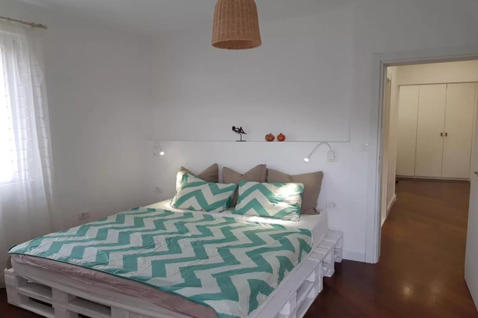 Relaxing Tivat Stay with Balcony & Free Parking - Two Bedroom Apartment-Chambre