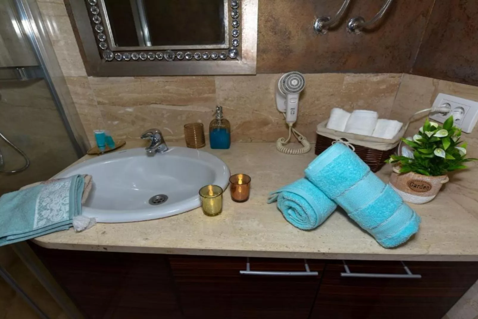 City & Sea Escape Studio Near Budva’s Beaches - Studio Apartment-Salle de bain