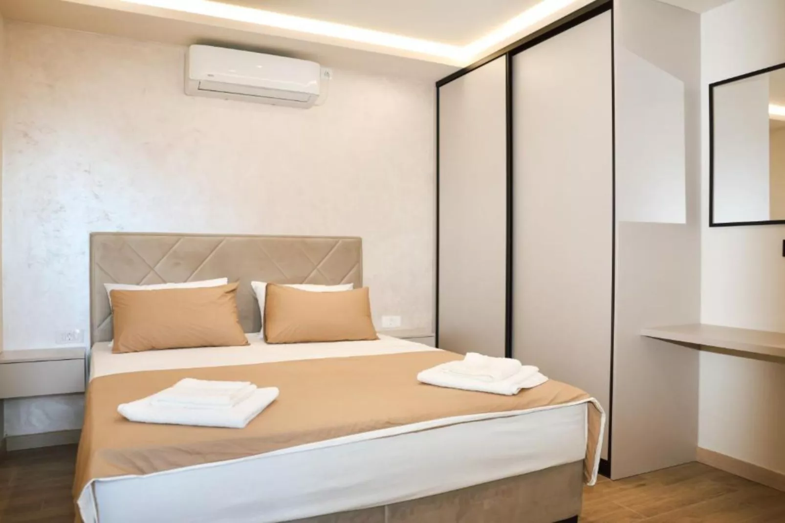 Stylish Apartment with Modern Elegance in Herceg Novi Area - Deluxe One Bedroom Apartment with Balcony-Schlafzimmer