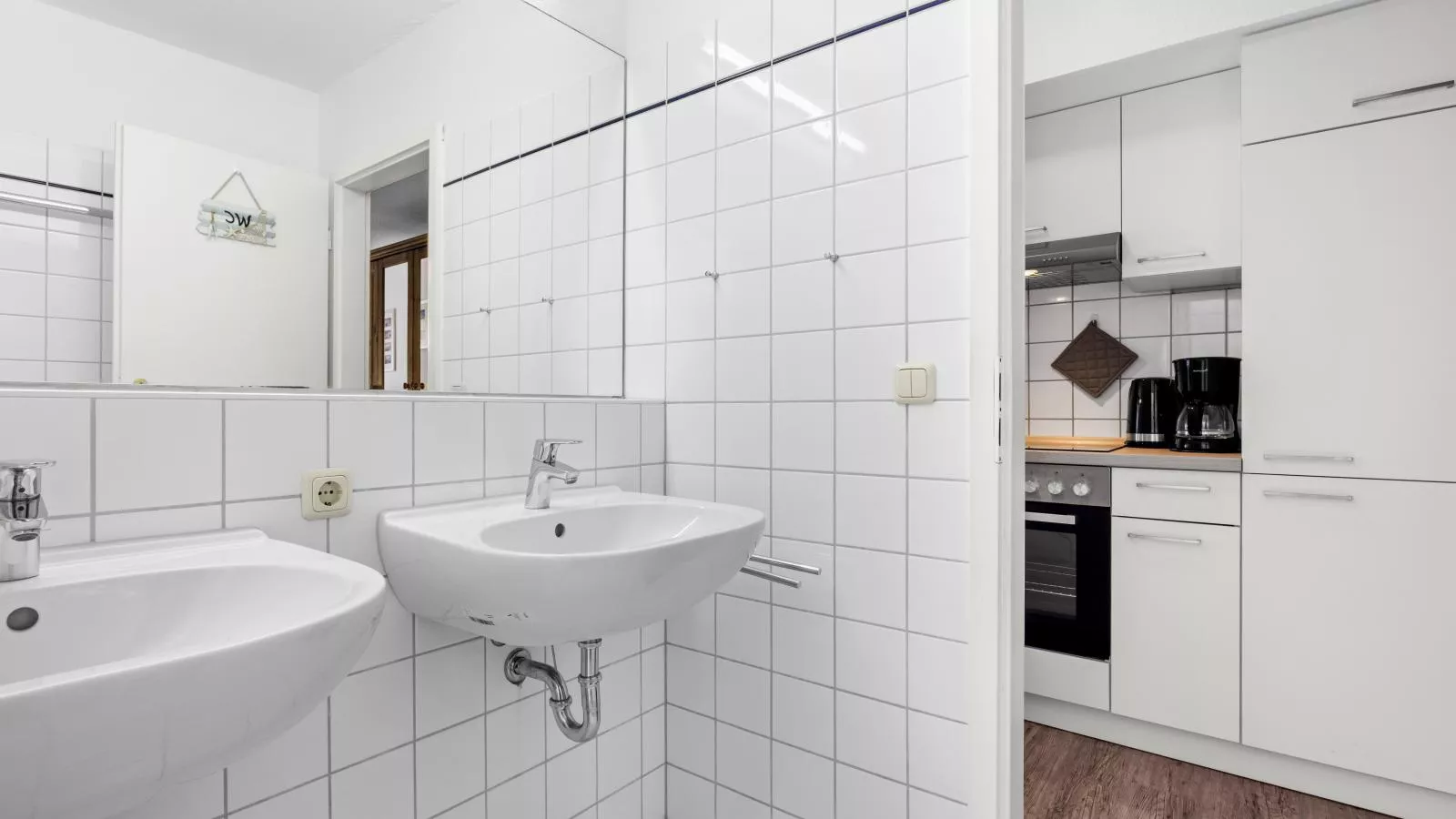 Papillon 11-5-Bathroom