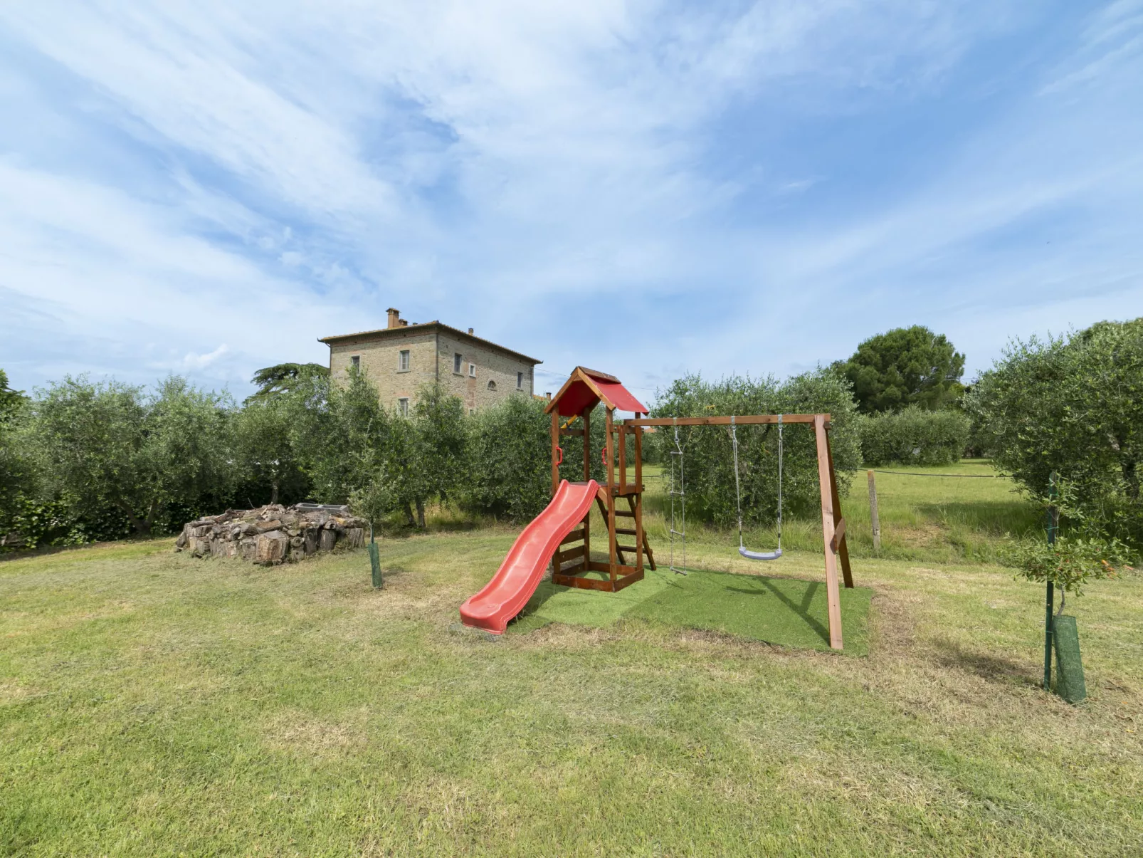 Le Rondini-Outside