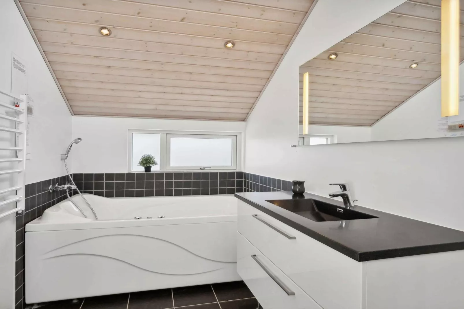 5 Sterne Ferienhaus in Haderslev-Wellnessbereich