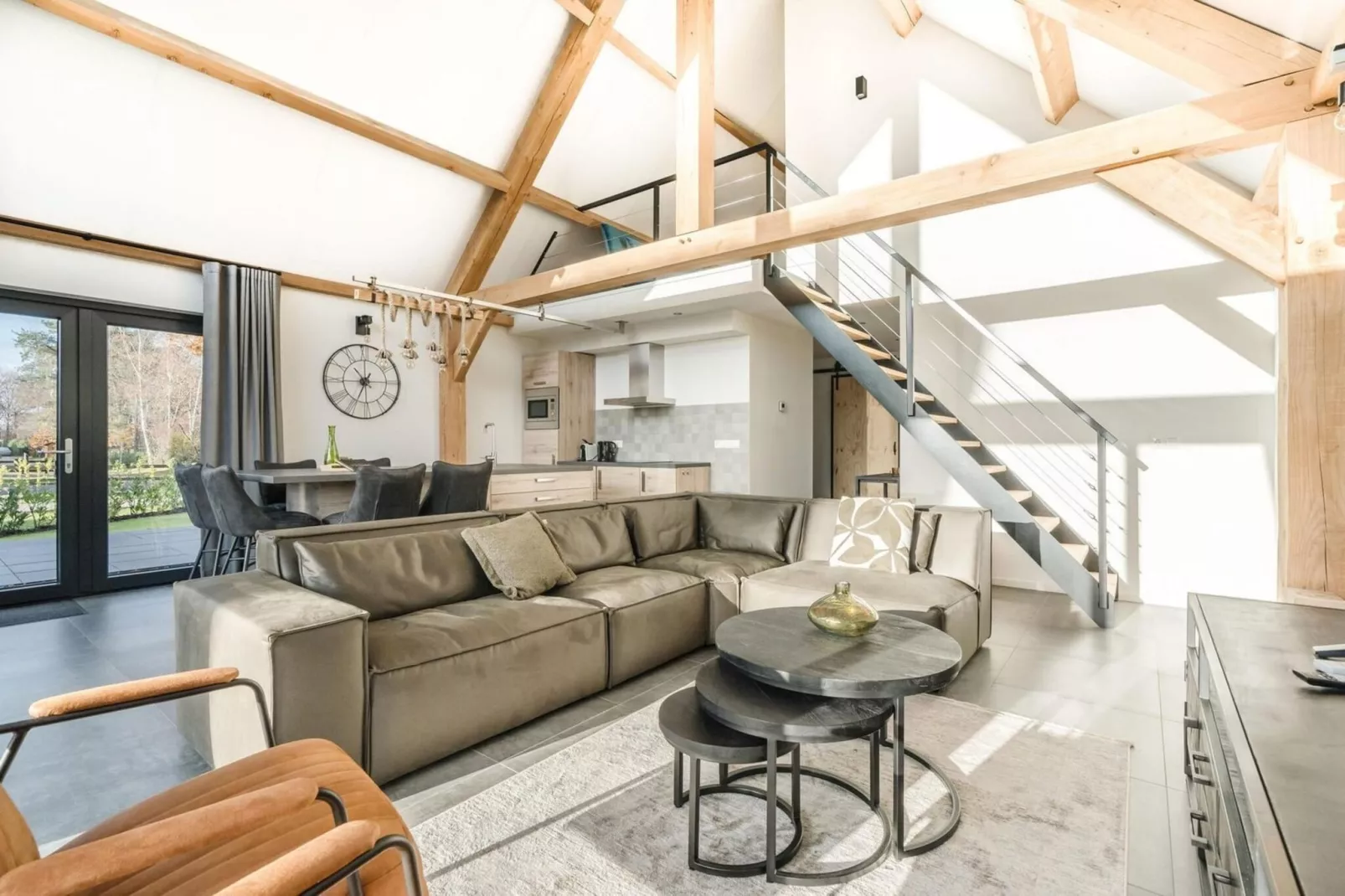 Farm Lodge 677-Salon