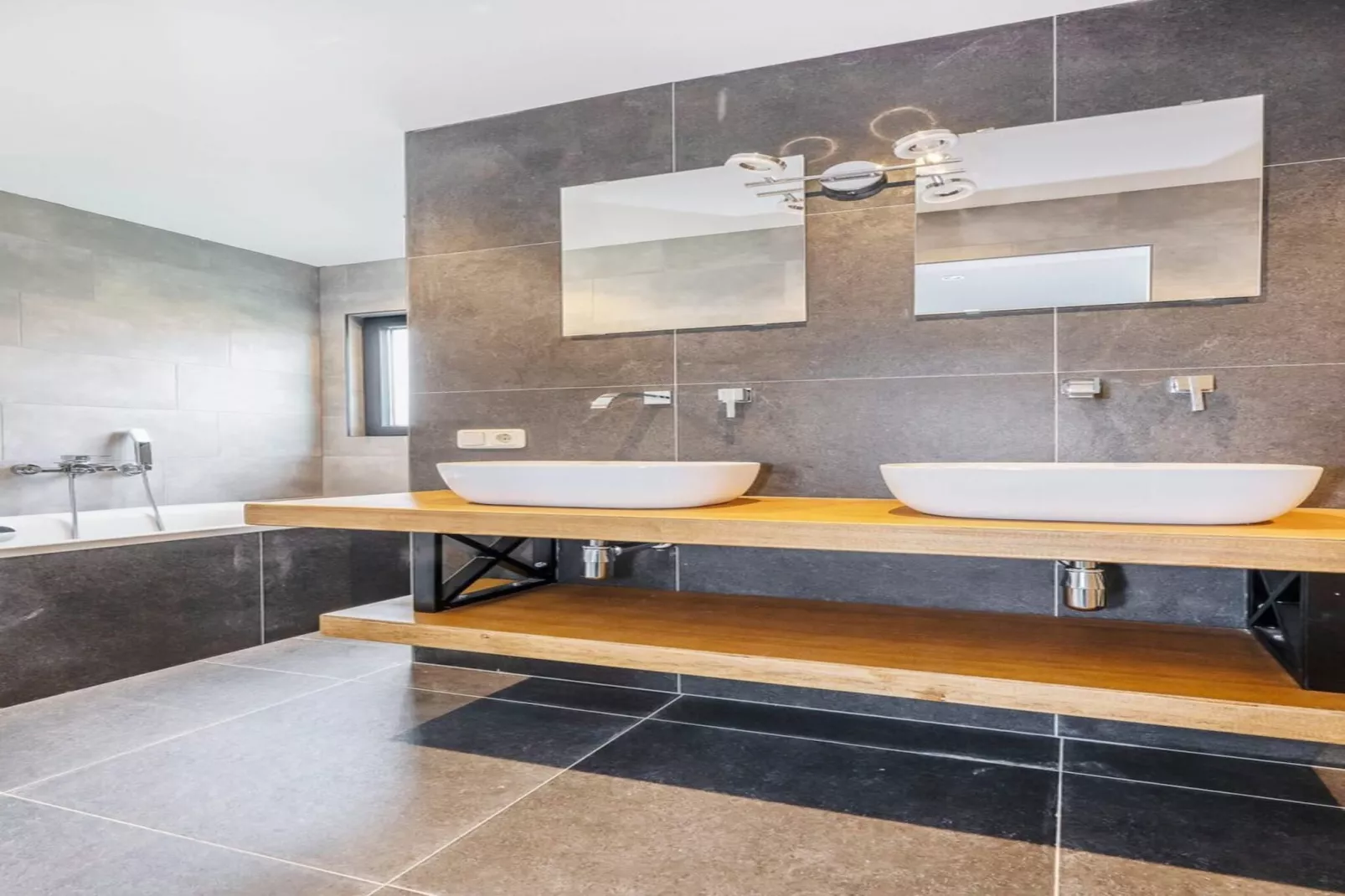 Farm Lodge 687-Bedroom