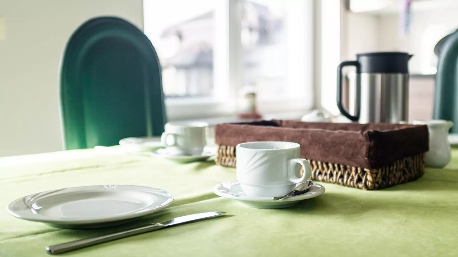 Les Trois Moineaux-Esszimmer