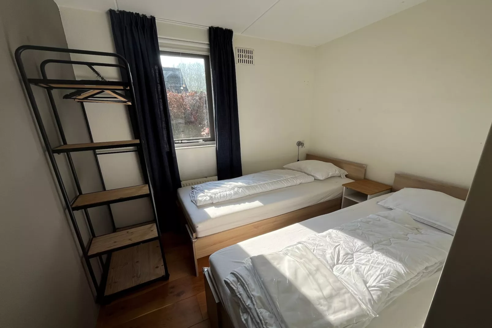 6 - Person Forest Pet & Family Bungalow-Schlafzimmer