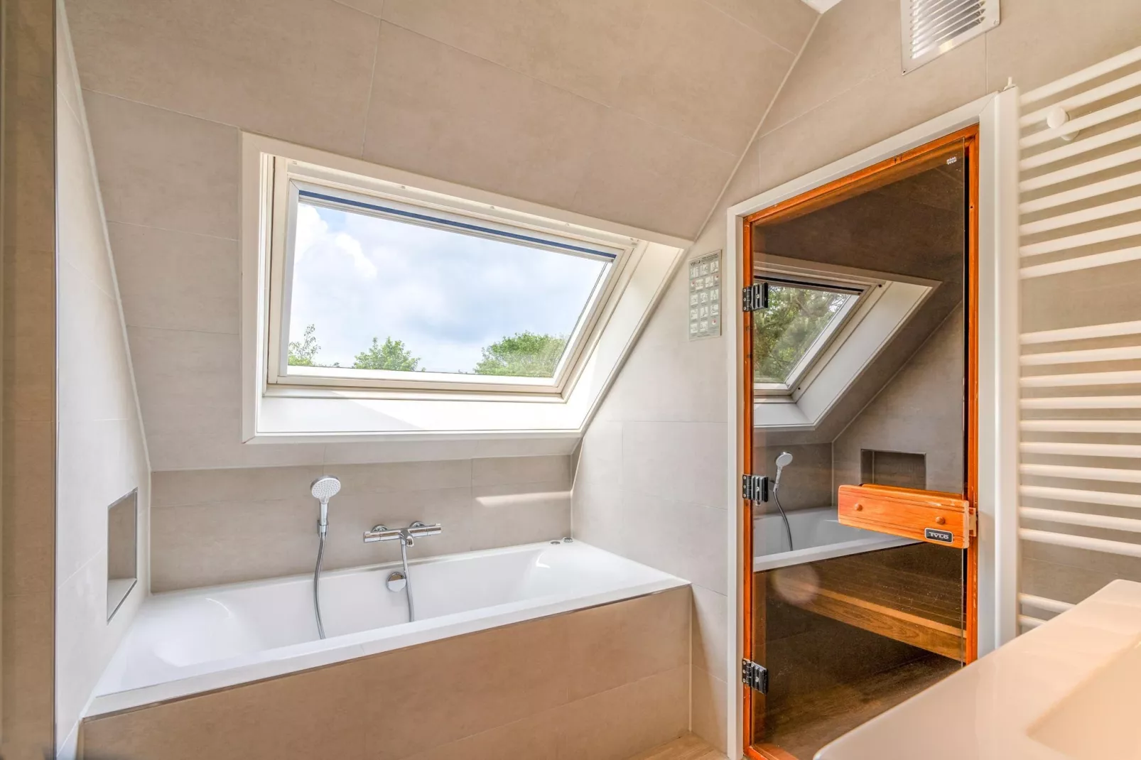 Kamperfoelie 27-Salle de bain