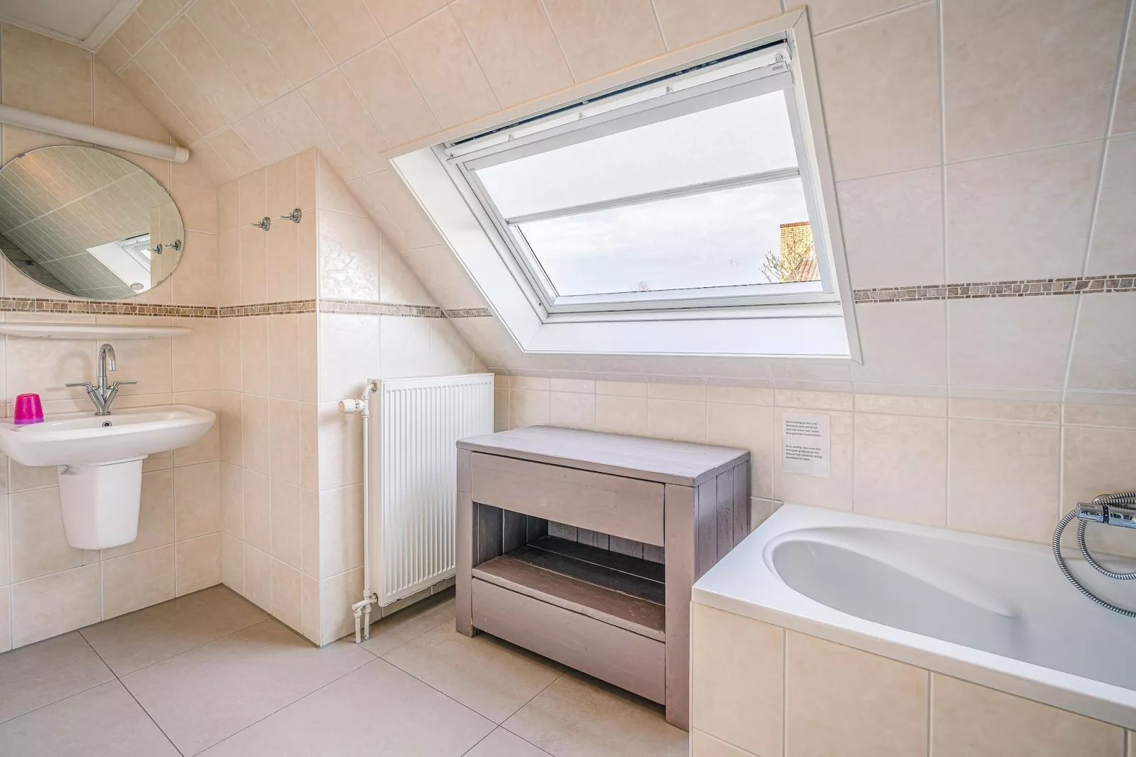 Kamperfoelie 47-Bathroom