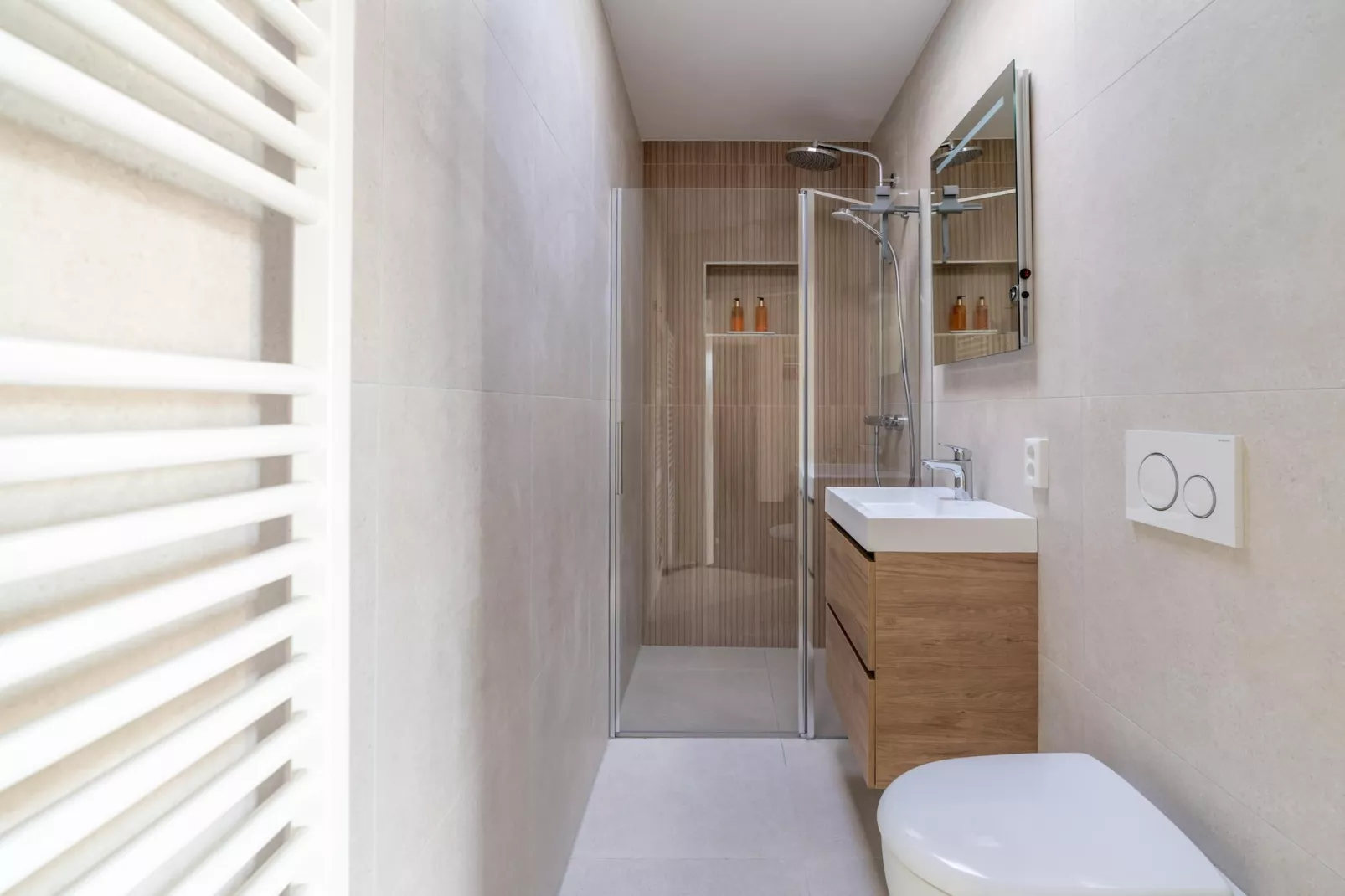 Orchismient 2-Bathroom