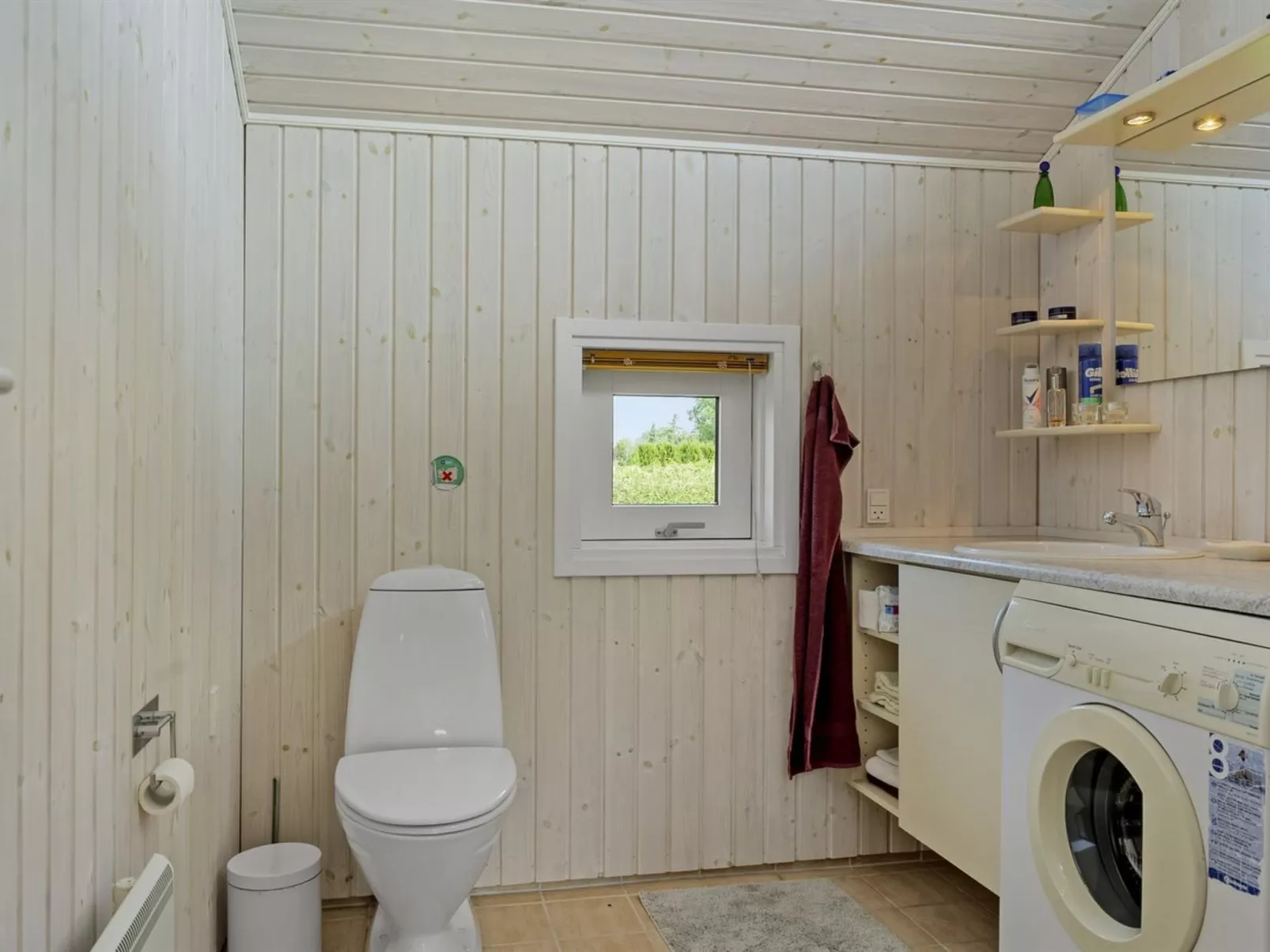 "Erok" -  from the sea-Drinnen