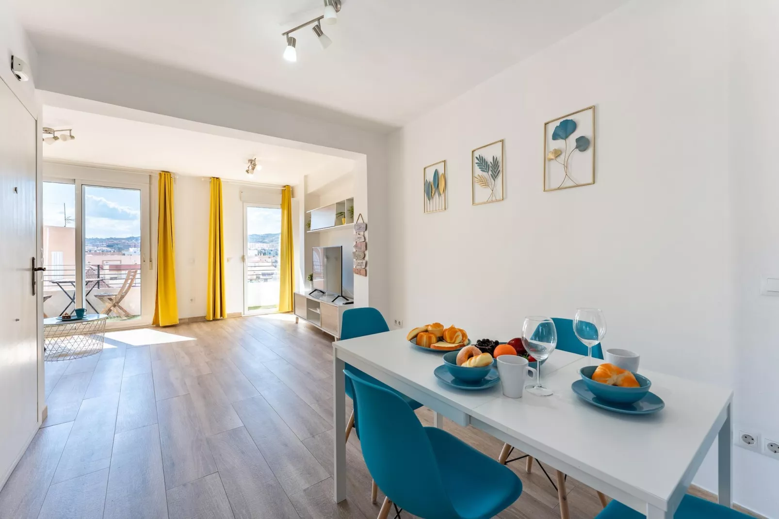 CT 379 - Faro's Malaga Citycenter - Cosy Apartment at Capuchinos for 2-Dining room