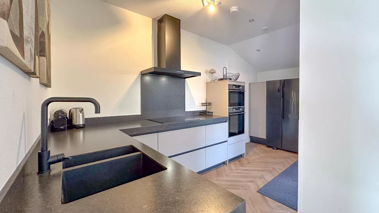 Dune Deluxe 81-Cuisine