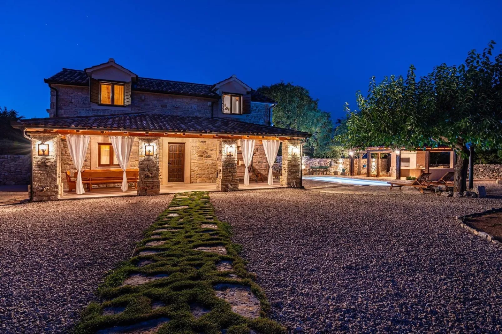 Authentic Villa Malou-Außenbereich Sommer