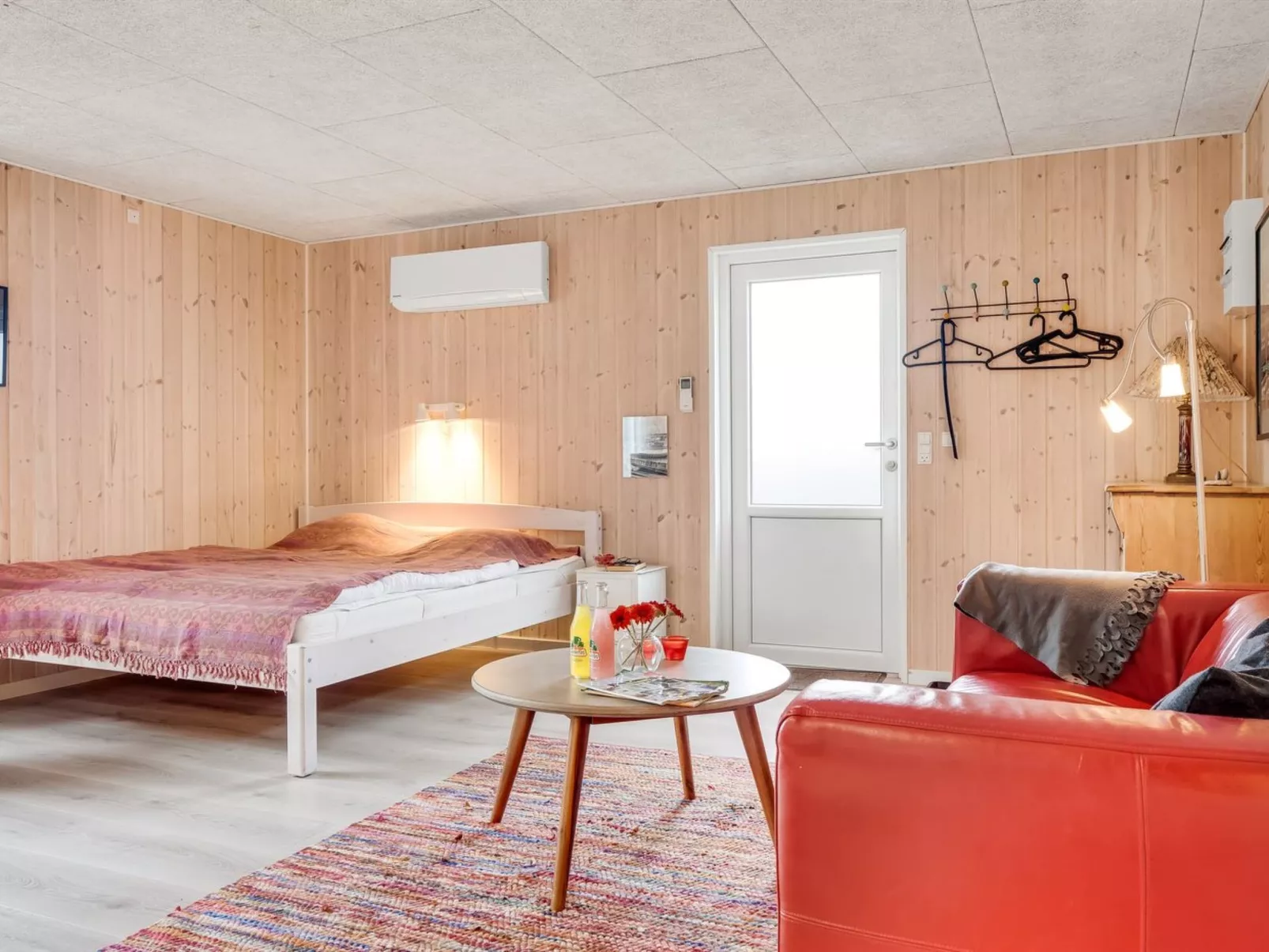 "Tekla" - 75m from the sea-Drinnen