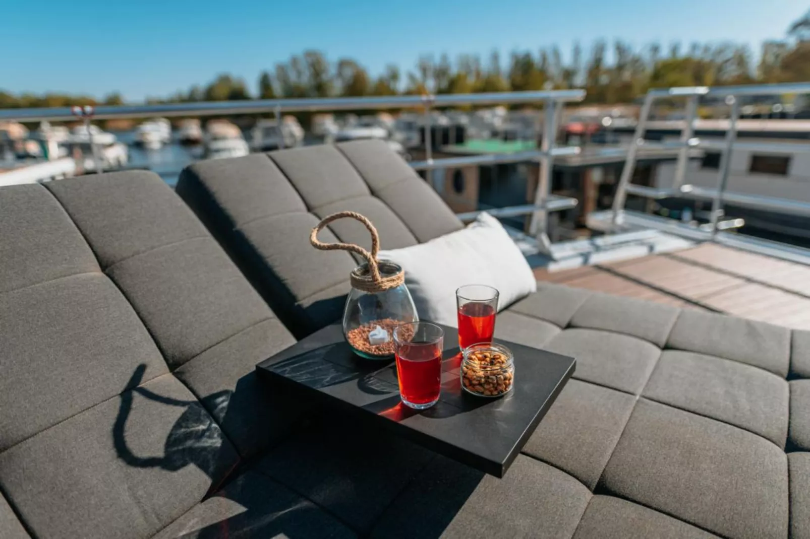 Hausboot in Zehdenick-Terrasse / balcon