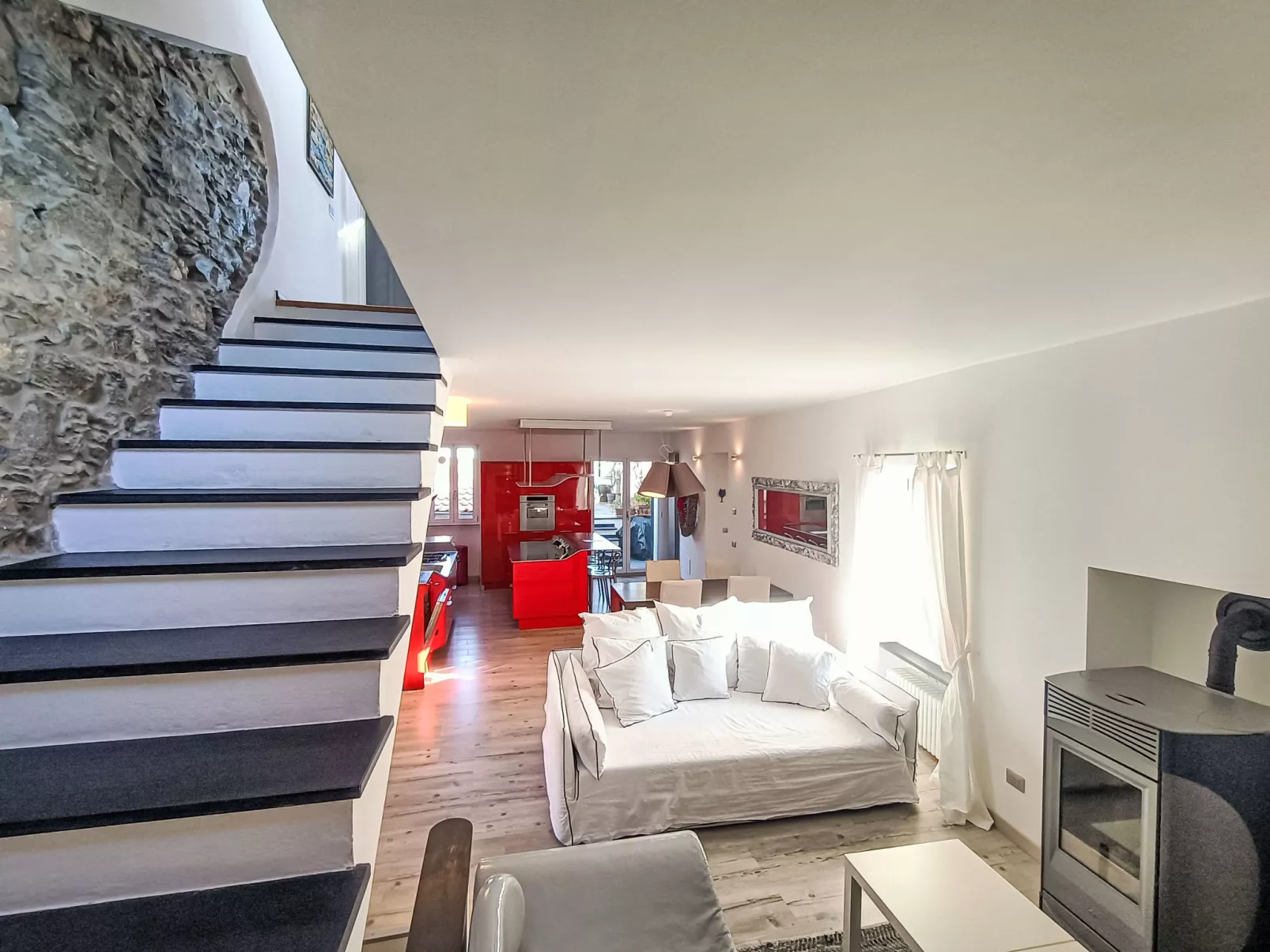 Terrazza con glicine-Drinnen