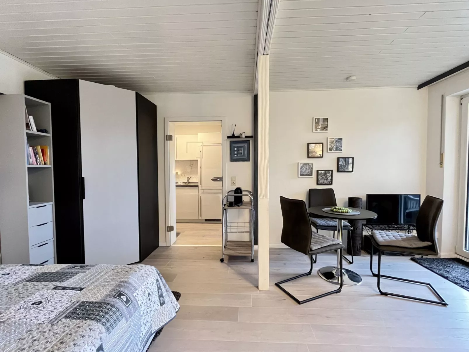 Sonnige Aussichten-Drinnen