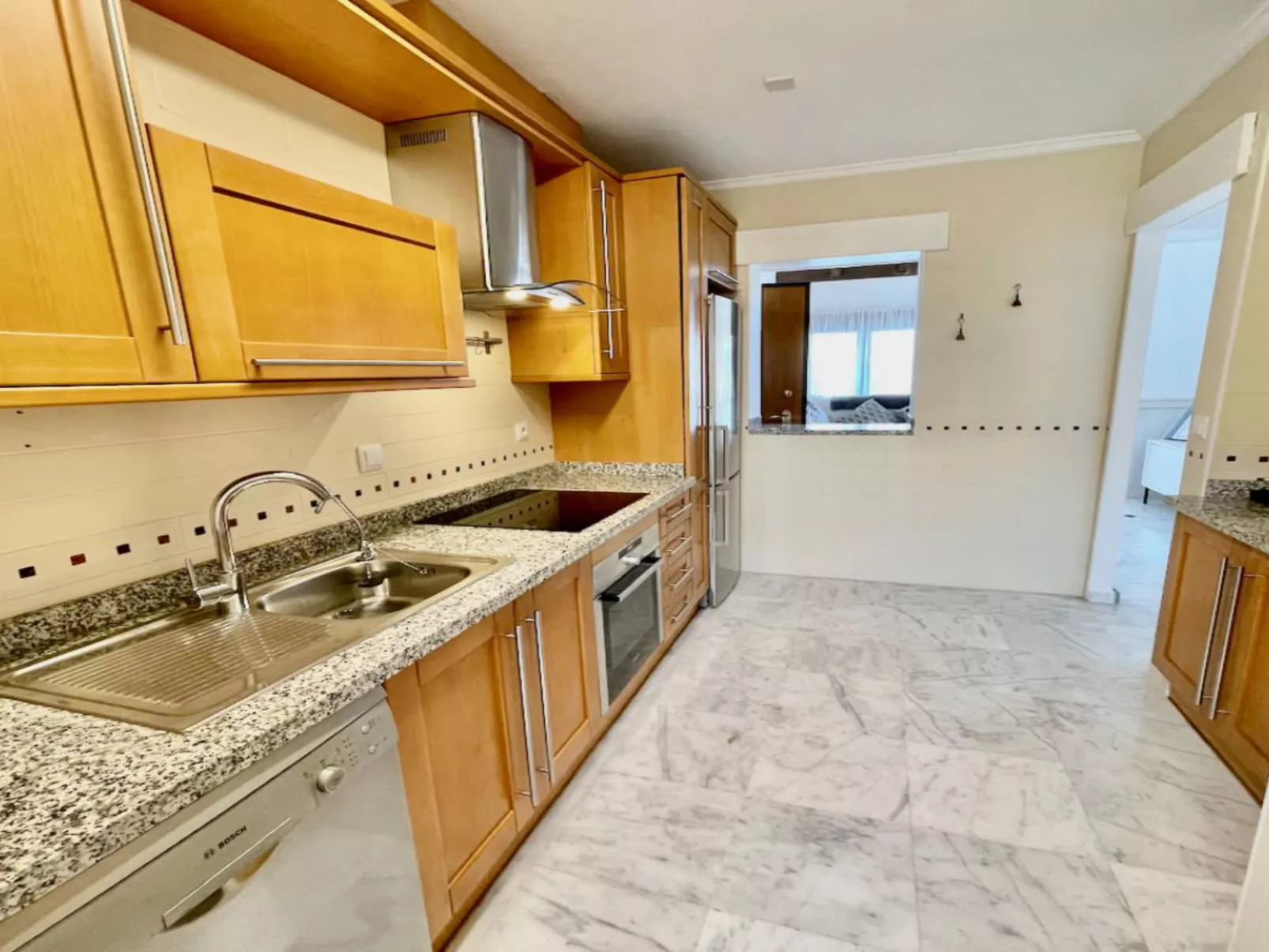 La Finca Frontline-Drinnen