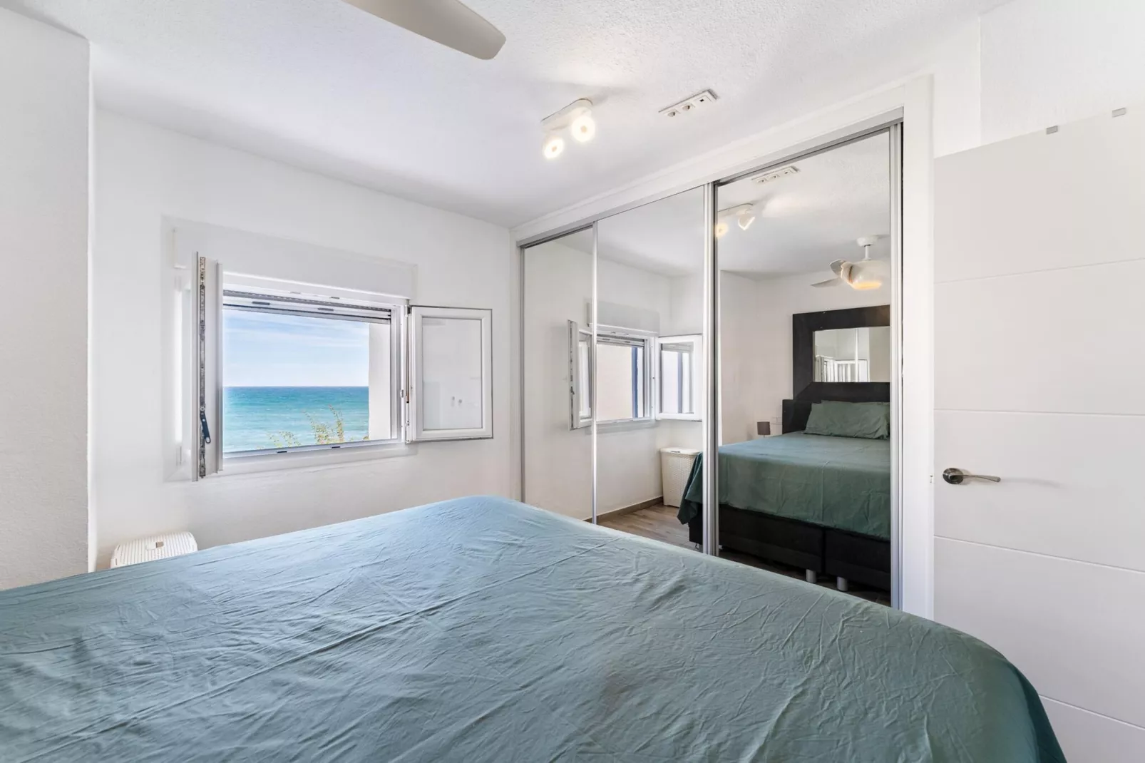 CT 400 - Faro's Beachfront House in Calahonda-Bedroom