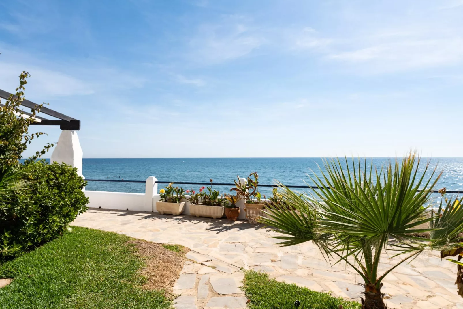 CT 398 - Faro's Beachfront House in Calahonda-Terrace balcony
