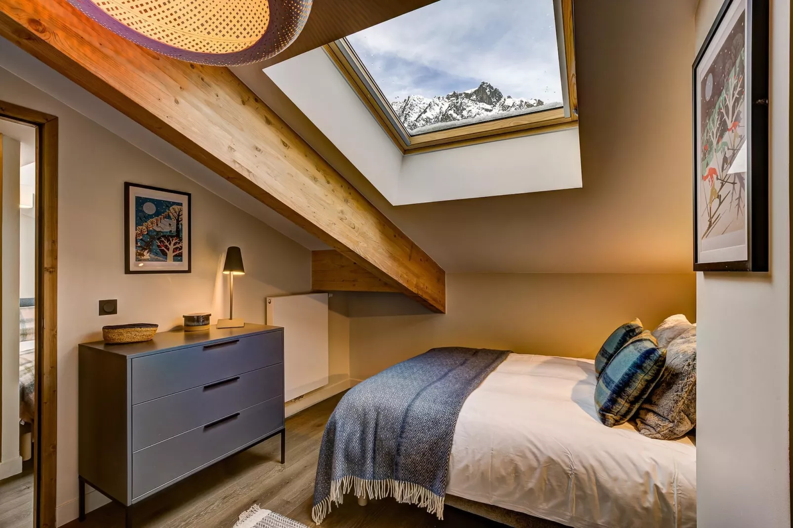 White Pearl A36-Bedroom