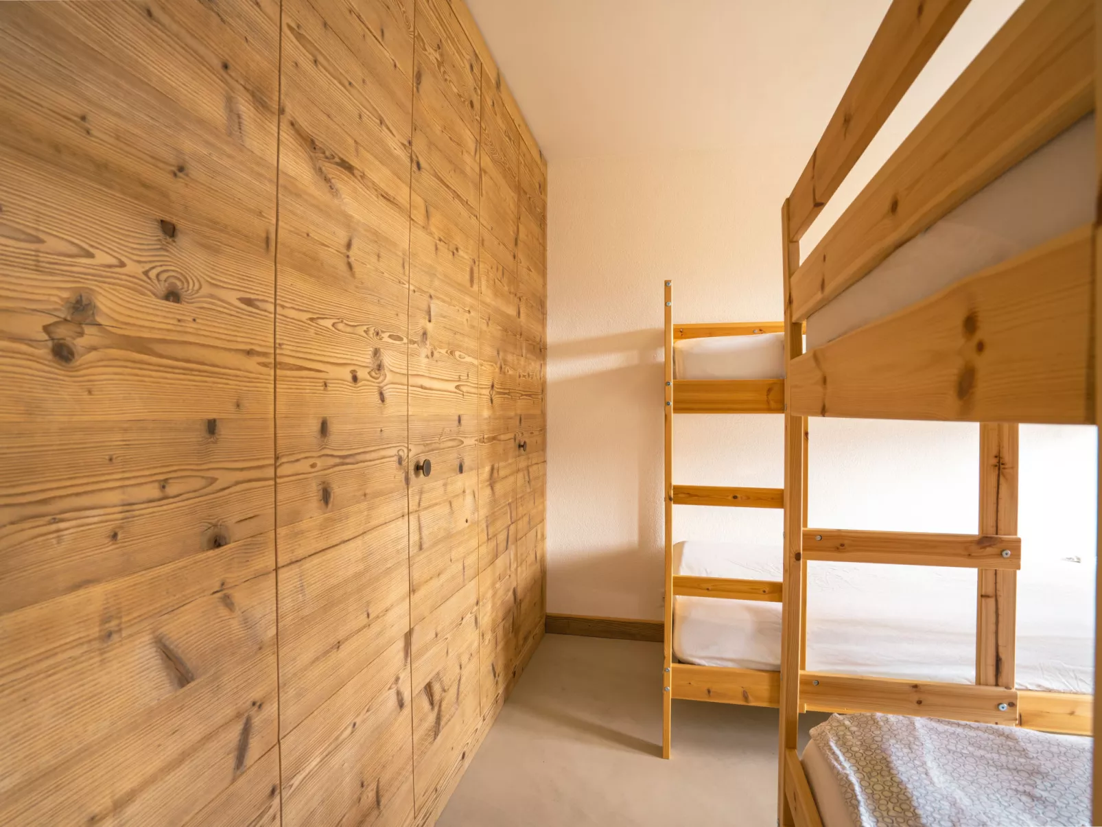 La Roseraie B 24-Inside