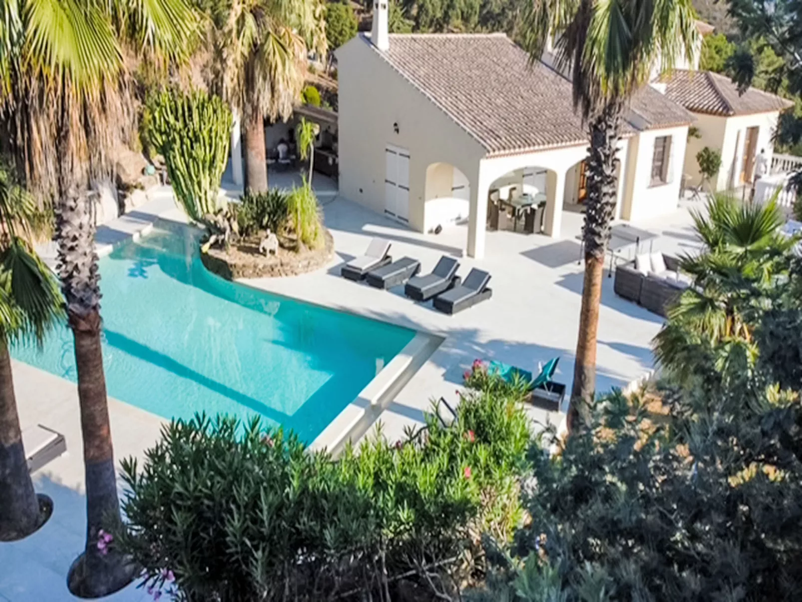 Villa Resedas-Outside