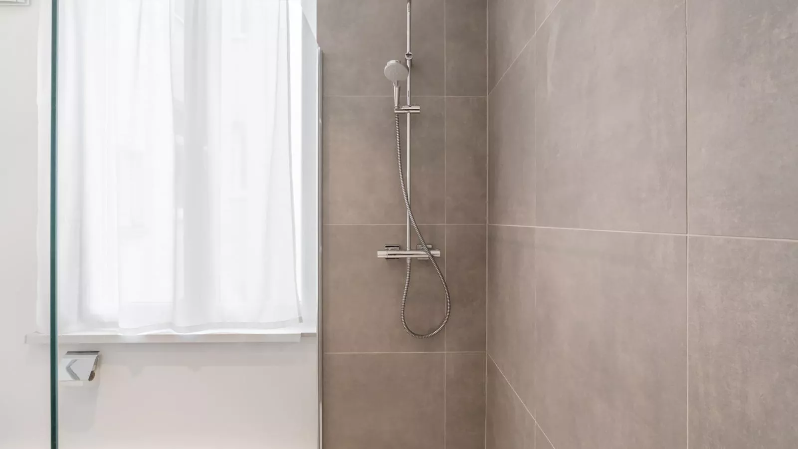 Leopold - 0102-Bathroom