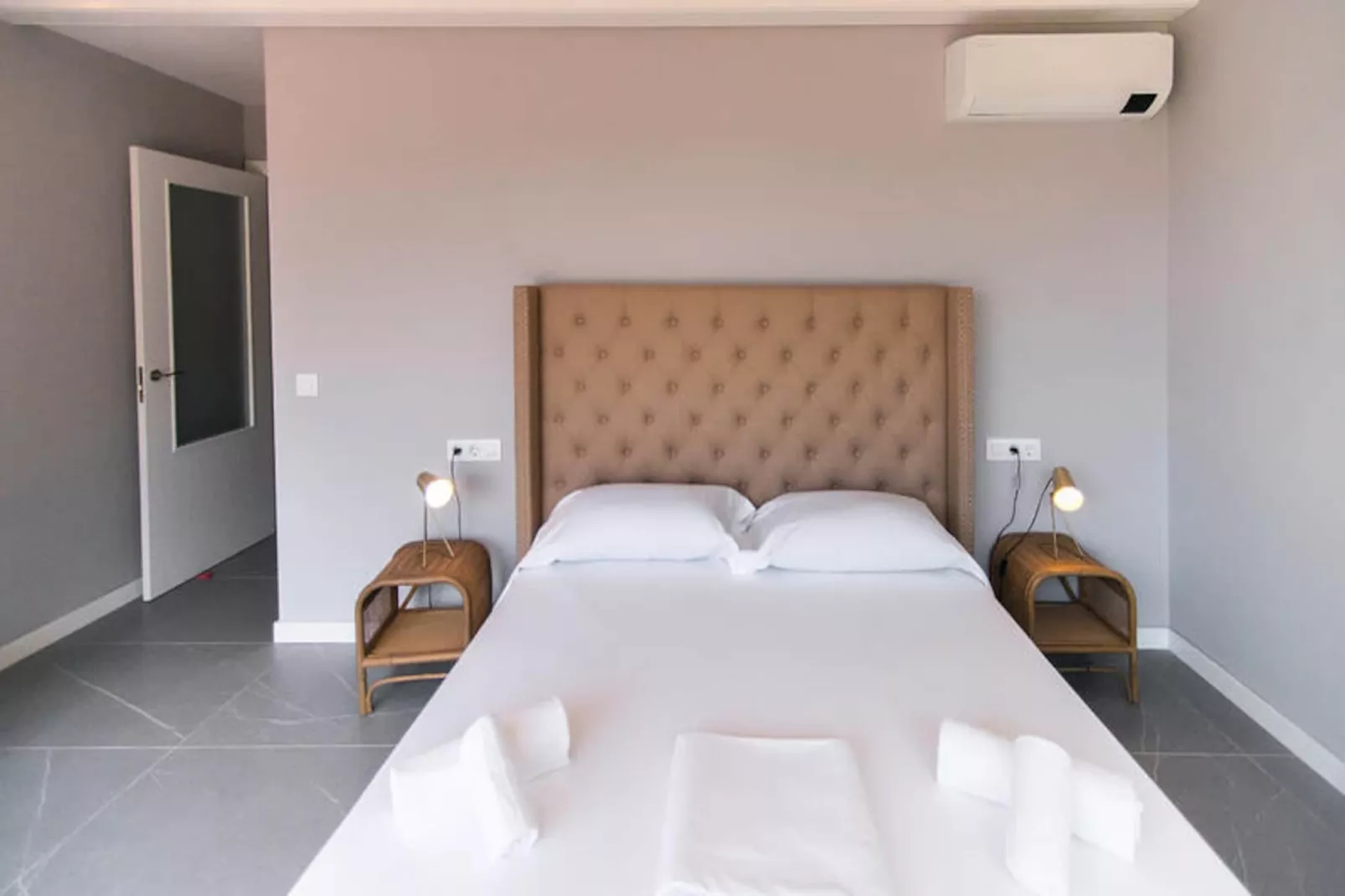 Maison à Roses-Untagged