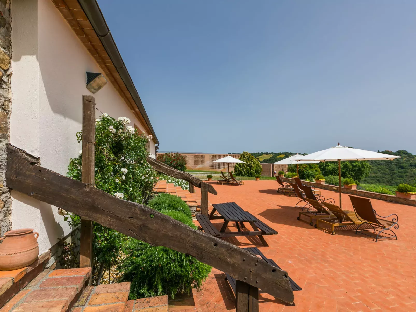Grotte Rosse-Outside