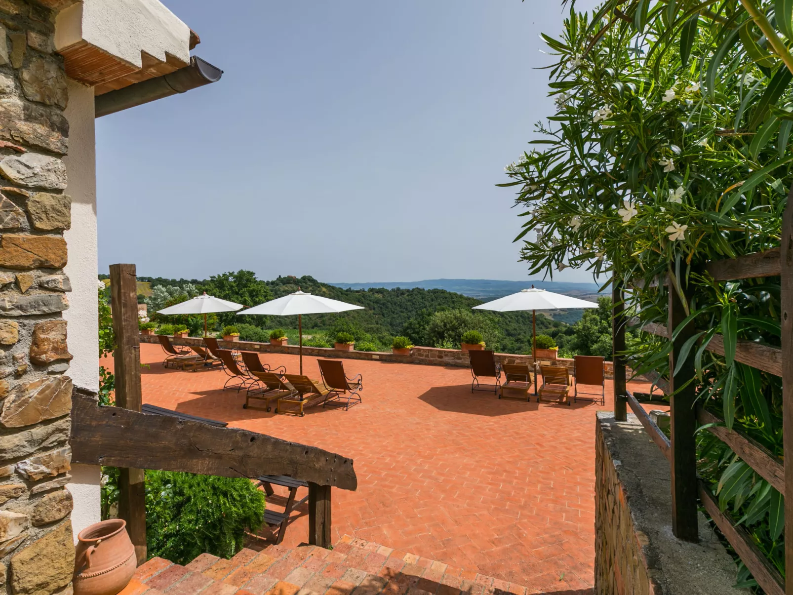 Grotte Rosse-Outside