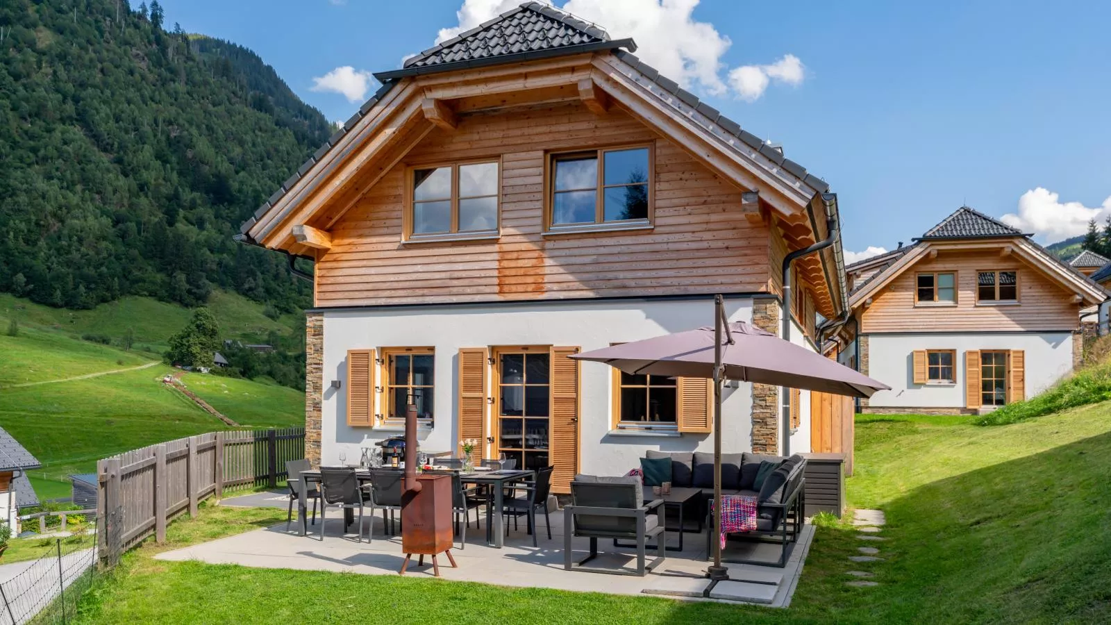 Riesner Alpenlodge-Exterior in summer