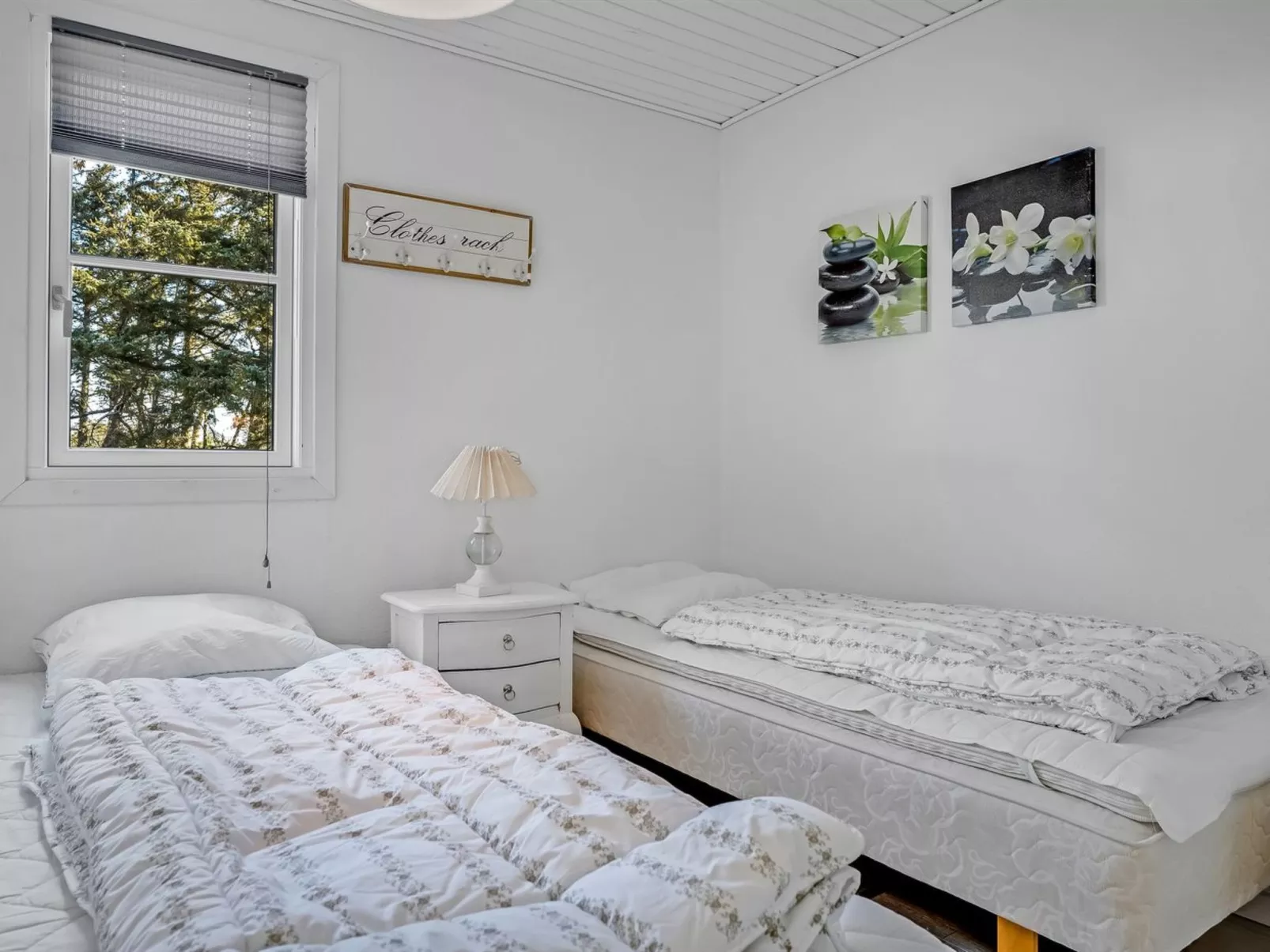 "Eleen" - 100m to the fjord-Drinnen