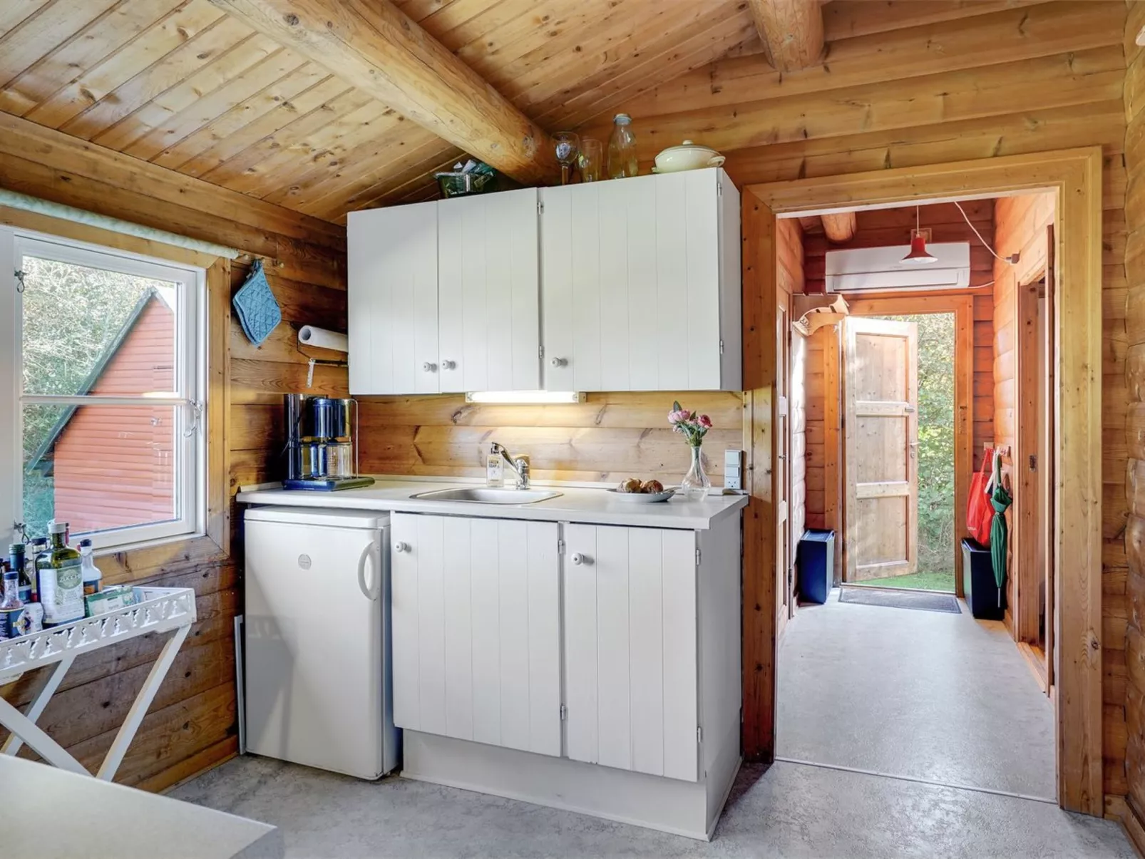 "Thrine" - 100m to the fjord-Inside