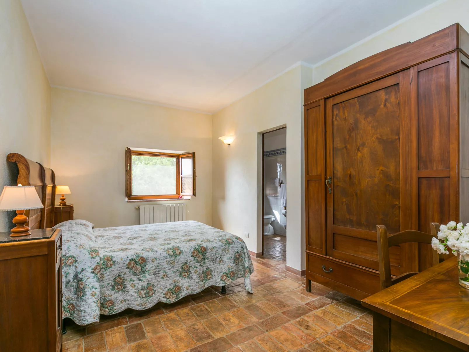 Santa Marta-Inside