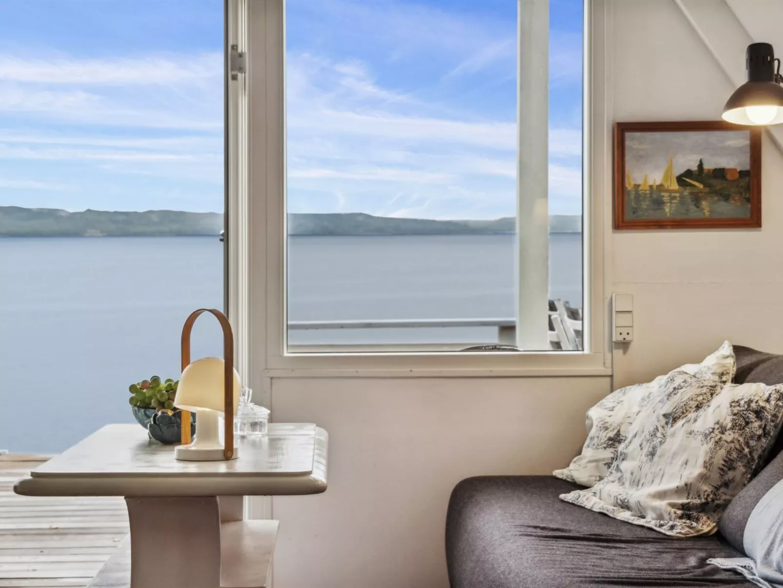 "Fifi" - 10m to the fjord-Outside