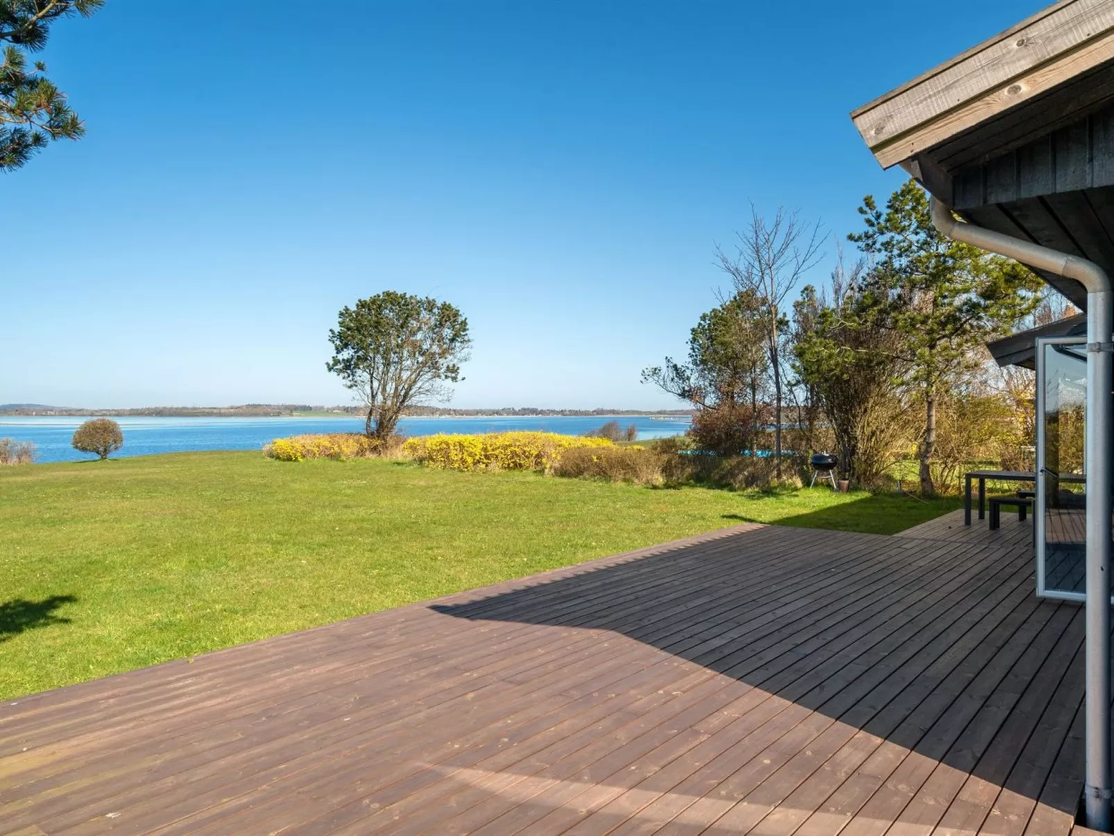 "Iadrik" - 85m to the fjord-Draußen