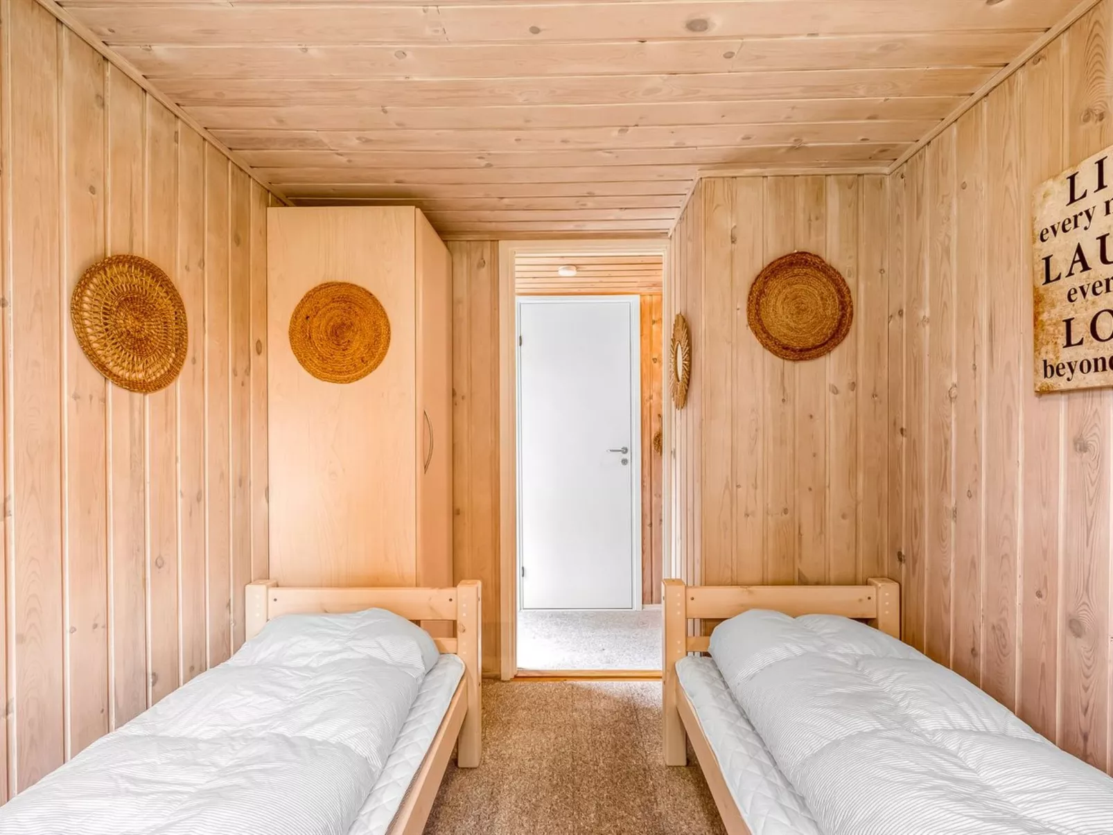 "Toimi" - 500m to the fjord-Inside