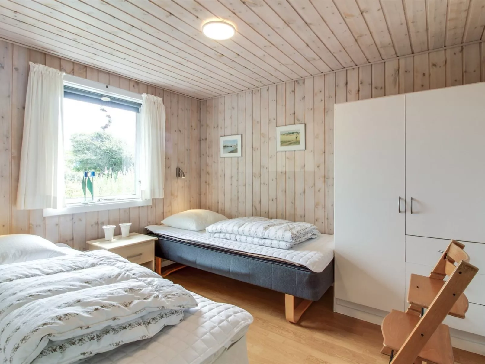 "Alice" - 1.3km from the sea-Inside