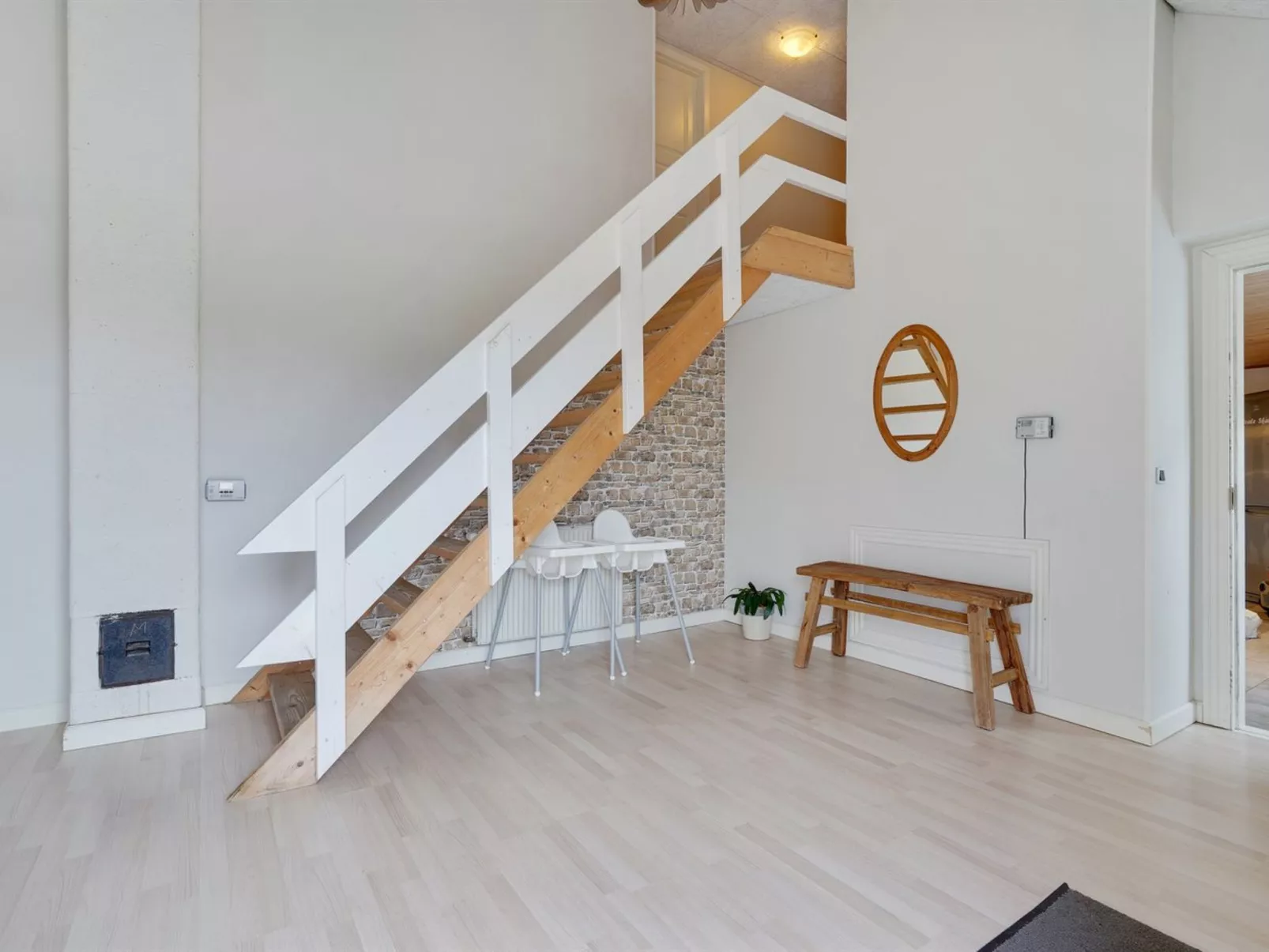 "Folkar" - 3km to the fjord-Inside