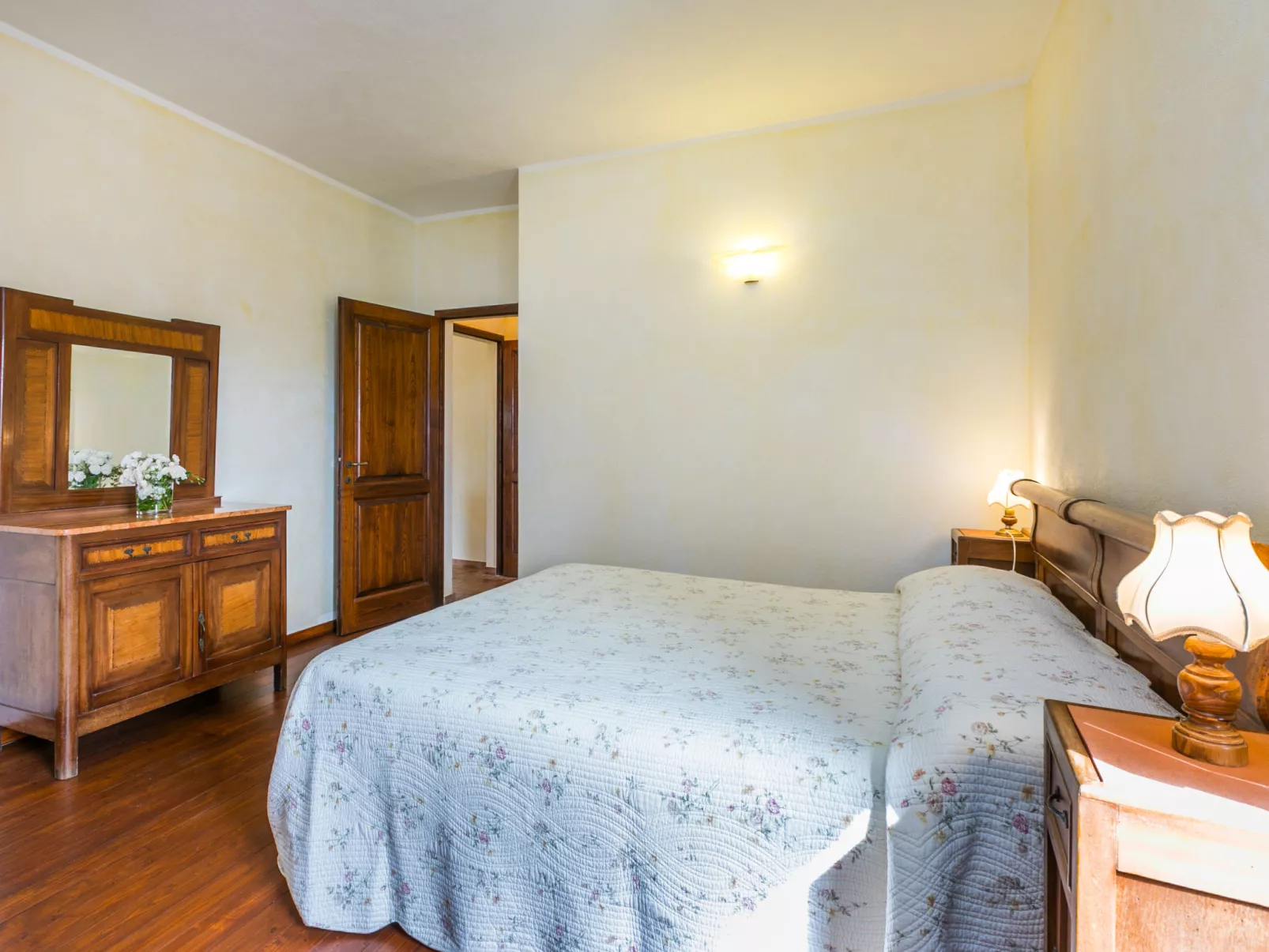 Santa Marta-Inside