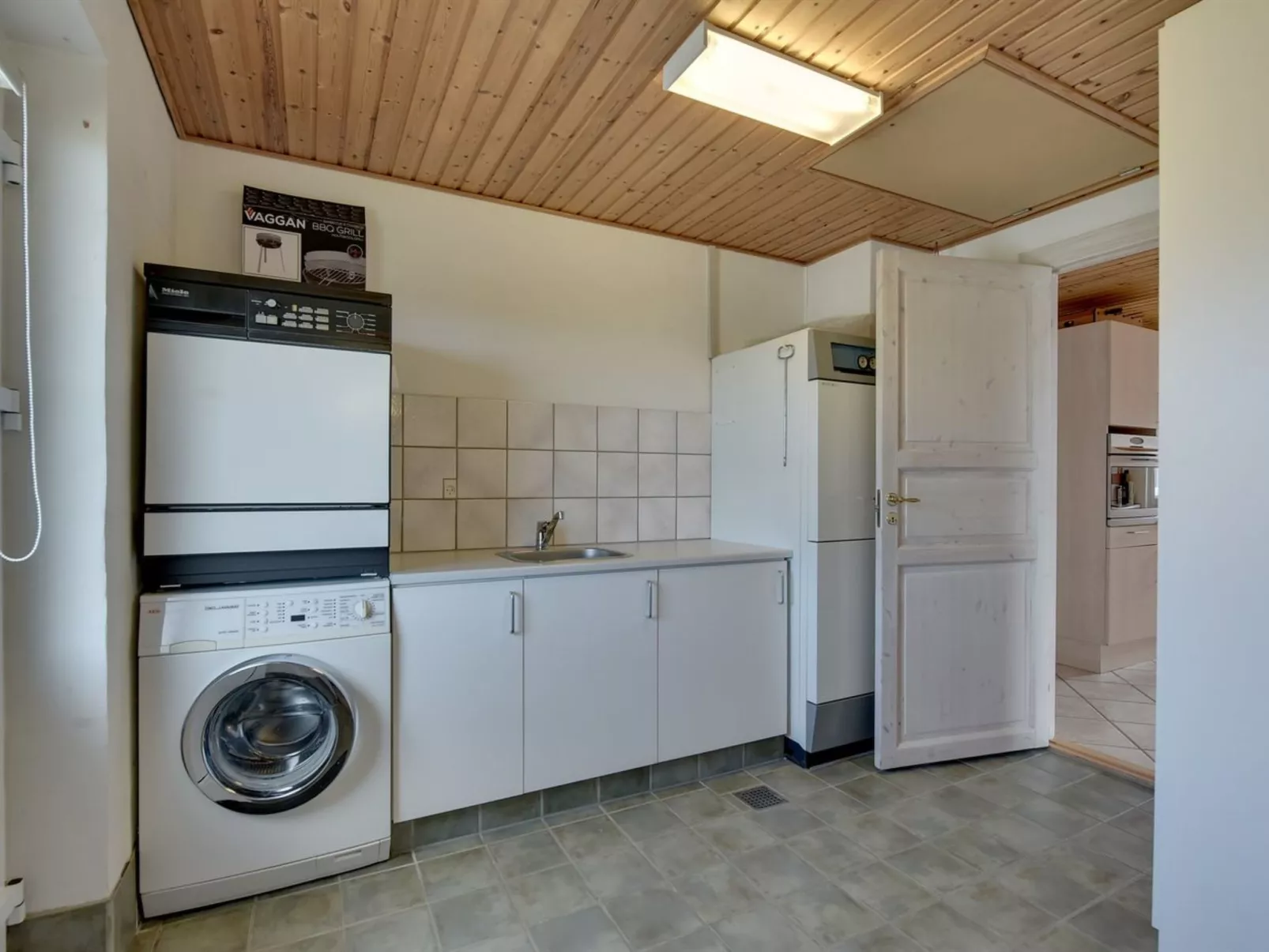 "Dorothea" - 450m to the fjord-Drinnen