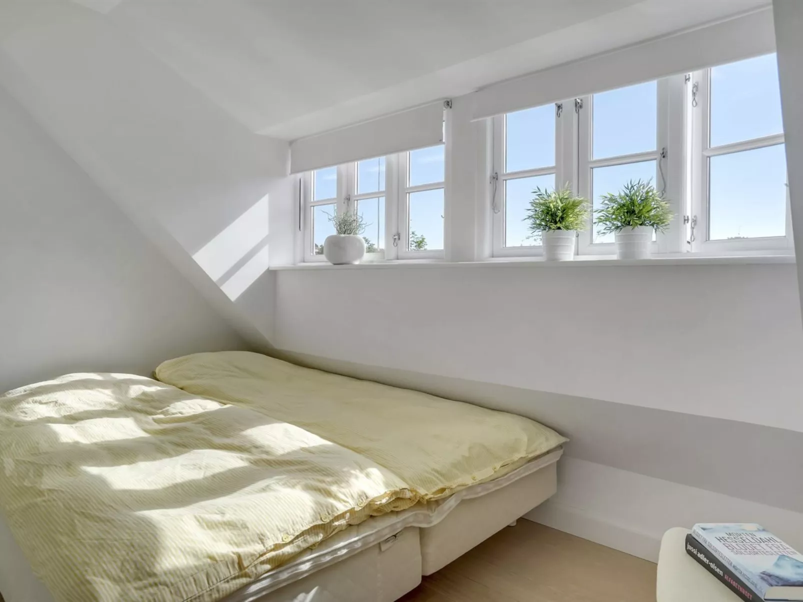 "Stephie" - 1.1km from the sea-Inside