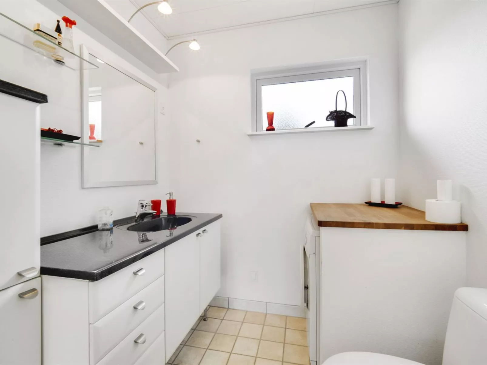 "Mikkeline" - 400m to the fjord-Drinnen