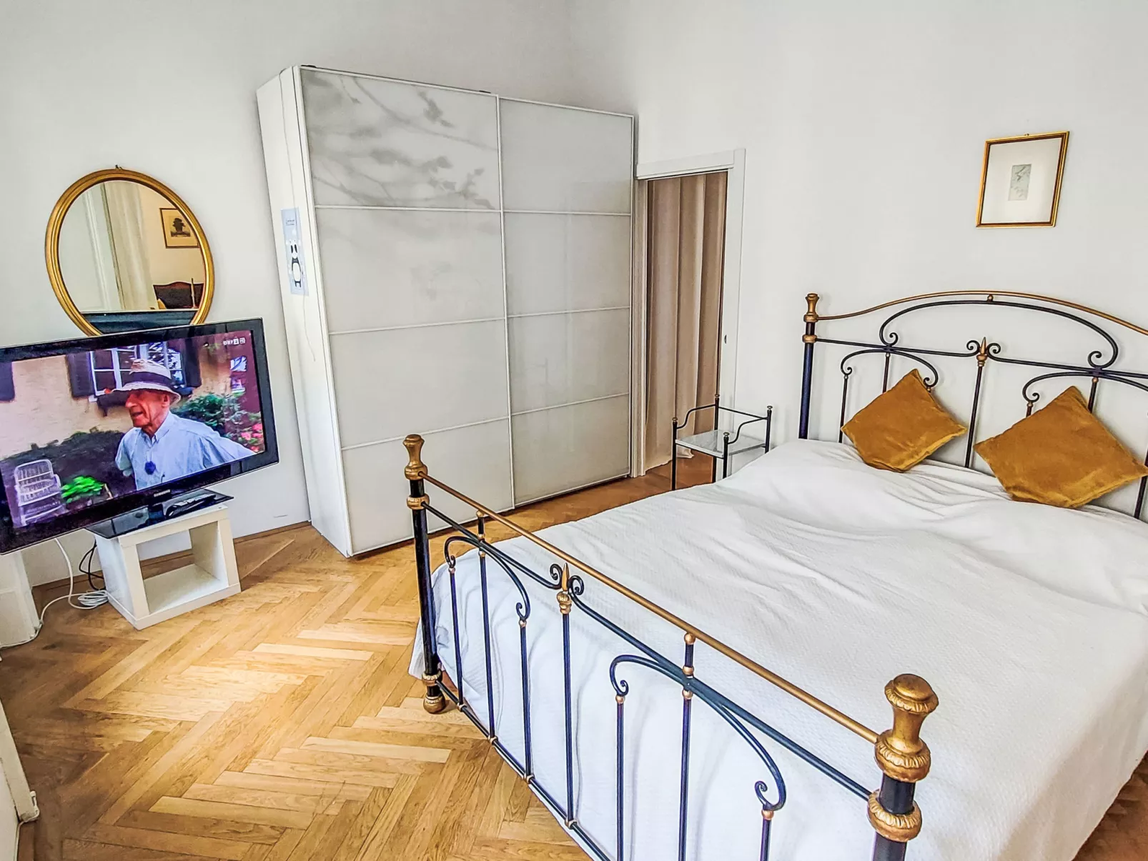 Sobieskiplatz-Drinnen