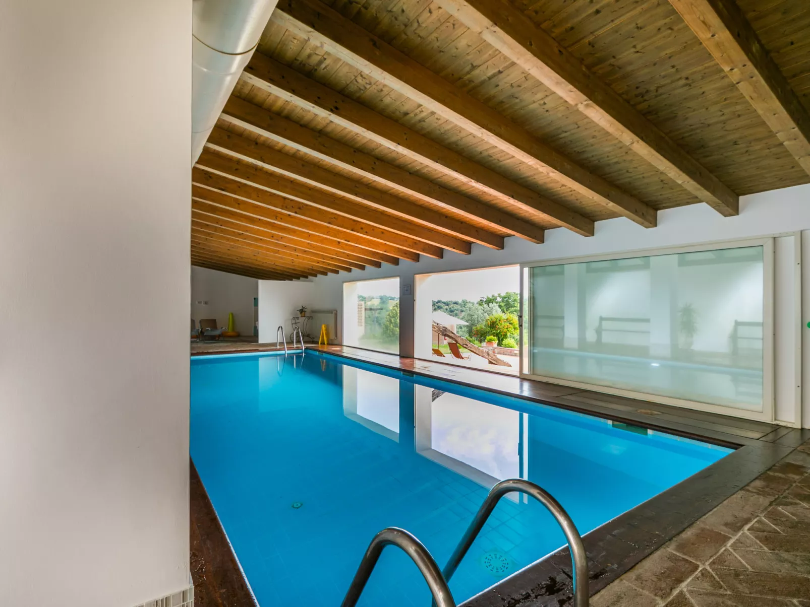 Santa Marta-Inside
